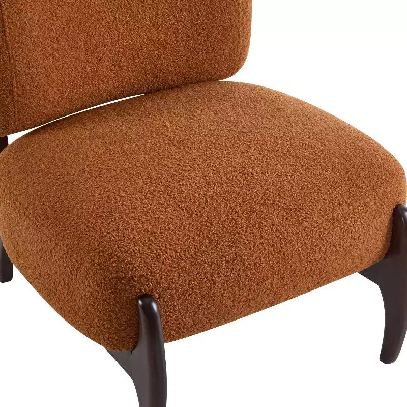 Poltrona d'accento rivestita in Bouclé – Struttura in legno di caucciù, design moderno e minimalista