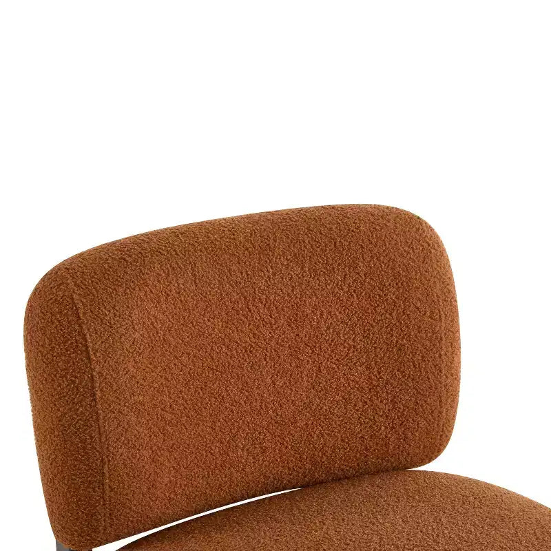 Poltrona d'accento rivestita in Bouclé – Struttura in legno di caucciù, design moderno e minimalista