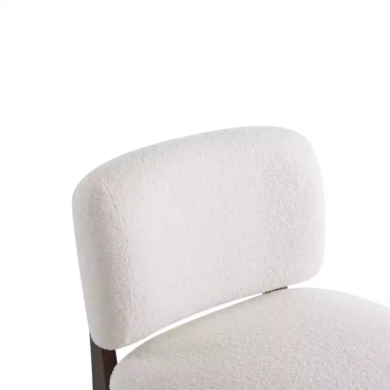 Poltrona d'accento rivestita in Bouclé – Struttura in legno di caucciù, design moderno e minimalista