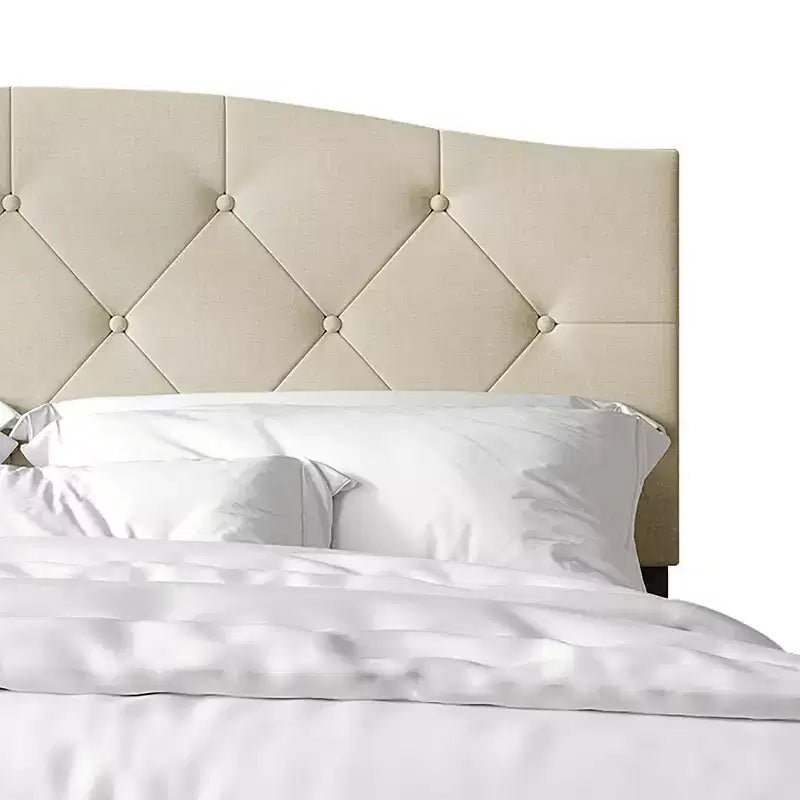 Letto a piattaforma King Size – Testiera Camelback, trapuntatura capitonné a diamante, capacità 272 kg