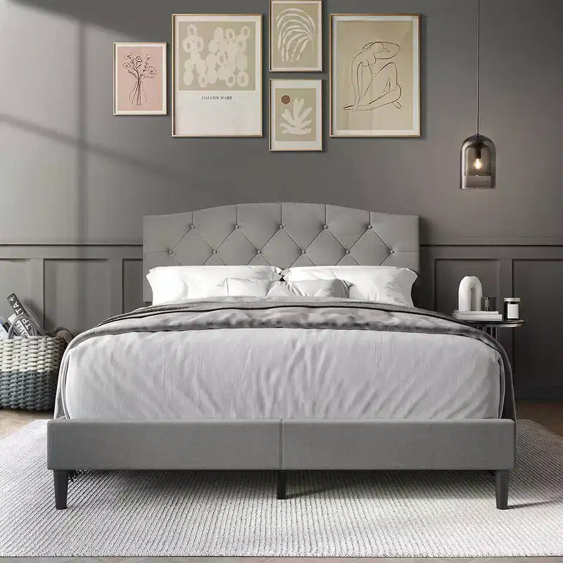 Letto a piattaforma King Size – Testiera Camelback, trapuntatura capitonné a diamante, capacità 272 kg
