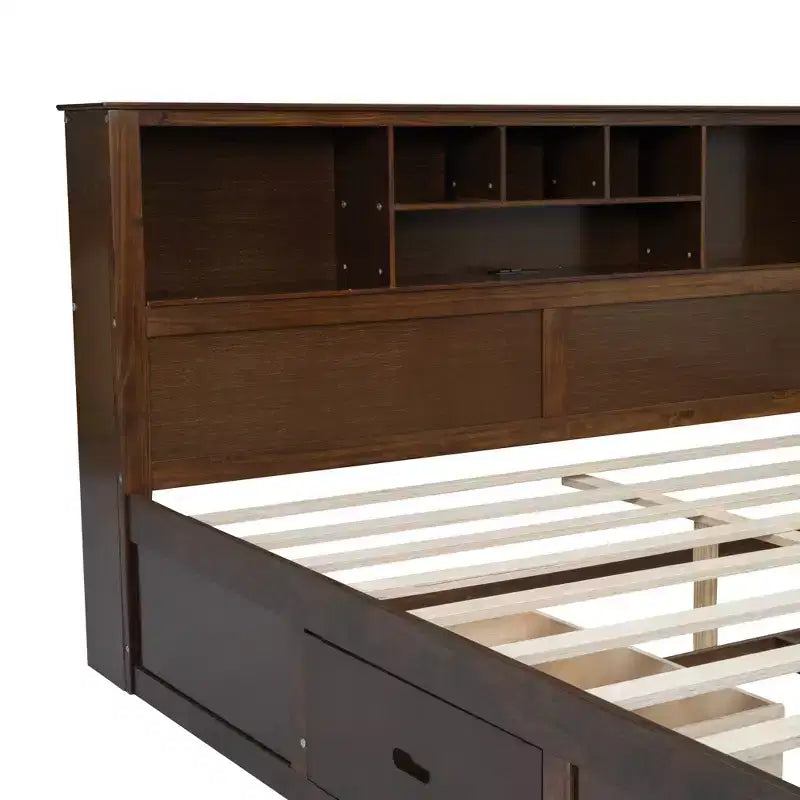 Letto matrimoniale king-size con piattaforma in legno, testiera con vano contenitore, ricarica USB e cassetti
