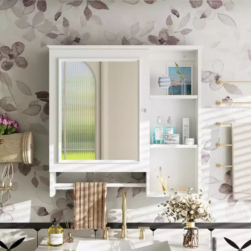 Mobiletto da bagno a muro con grande specchio e ripiani regolabili