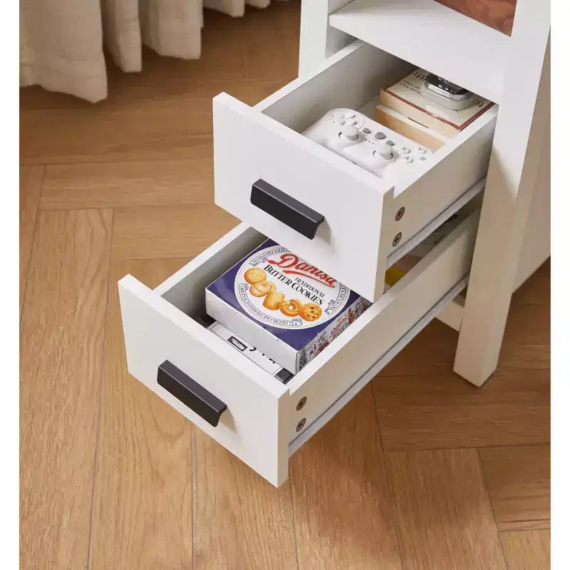 Realizzato per stile e funzionalità, questo tavolino da divano con stazione di ricarica, tavolini laterali con porte USB e prese, tavolino con 2 cassetti, piccolo.
