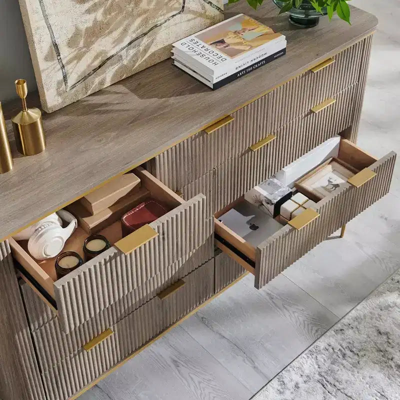 Cassettiera a 9 cassetti, comò in legno largo 137 cm con maniglie in metallo, cassettiera moderna per TV e organizer per camera da letto e soggiorno
